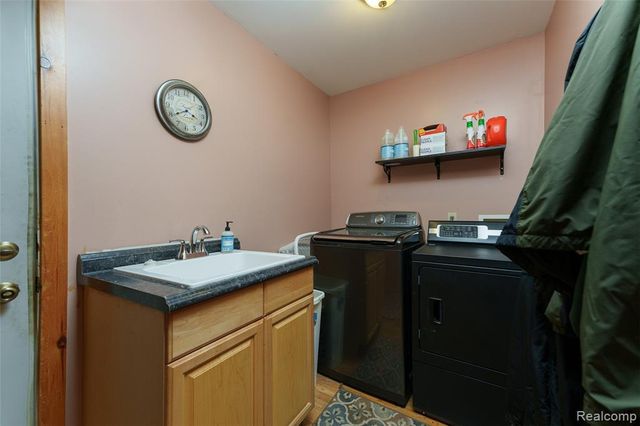 2500 E Jones Road, Howell, MI 48855