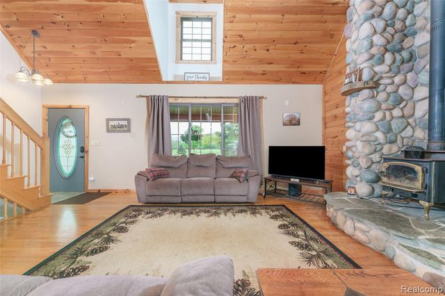 2500 E Jones Road, Howell, MI 48855