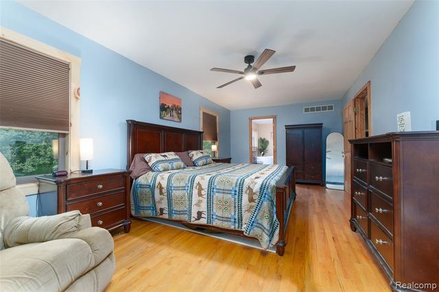 2500 E Jones Road, Howell, MI 48855