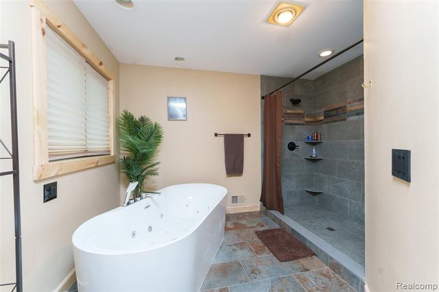 2500 E Jones Road, Howell, MI 48855