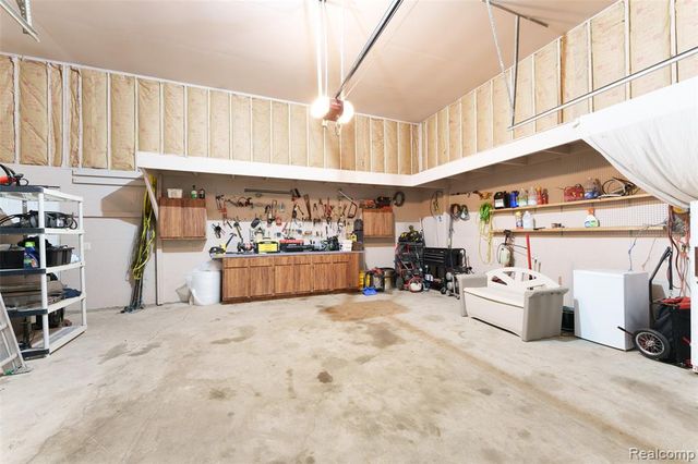 2500 E Jones Road, Howell, MI 48855