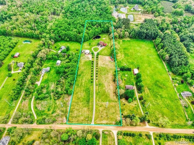 2500 E Jones Road, Howell, MI 48855