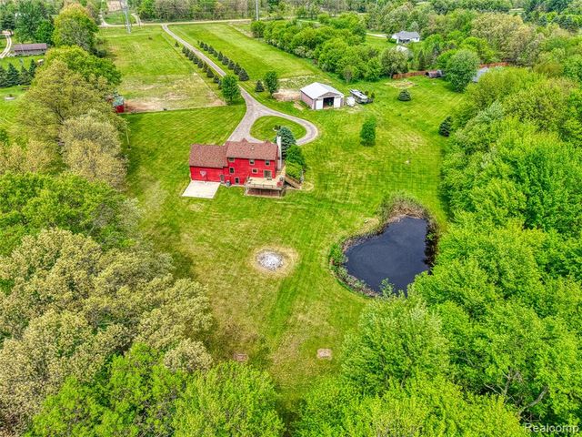 2500 E Jones Road, Howell, MI 48855