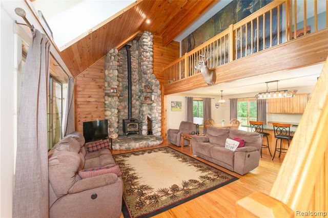 2500 E Jones Road, Howell, MI 48855