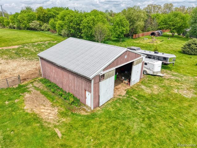 2500 E Jones Road, Howell, MI 48855