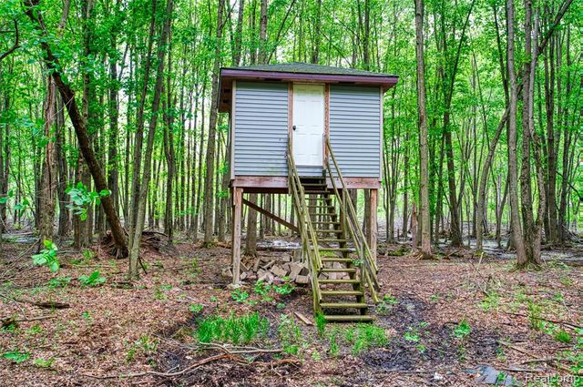 2500 E Jones Road, Howell, MI 48855