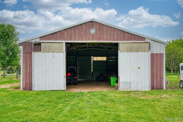 2500 E Jones Road, Howell, MI 48855