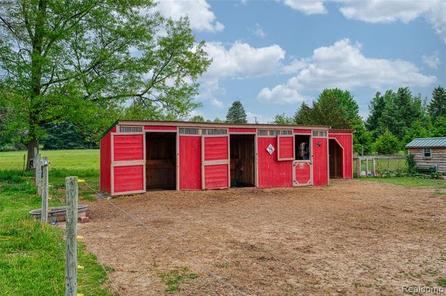 2500 E Jones Road, Howell, MI 48855