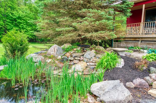 2500 E Jones Road, Howell, MI 48855