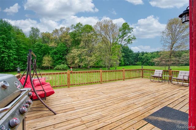 2500 E Jones Road, Howell, MI 48855