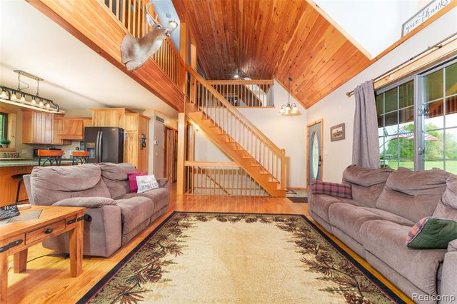 2500 E Jones Road, Howell, MI 48855