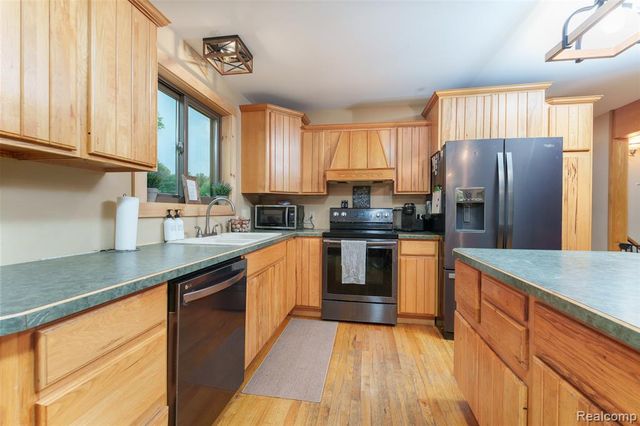2500 E Jones Road, Howell, MI 48855