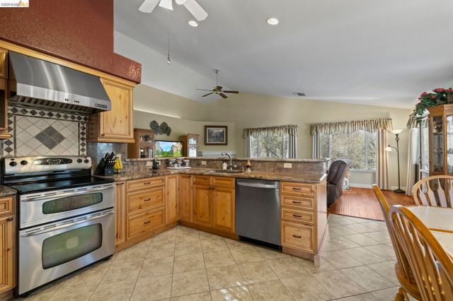 19891 Apple Valley Dr, Sonora, CA 95370