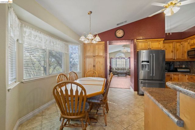 19891 Apple Valley Dr, Sonora, CA 95370