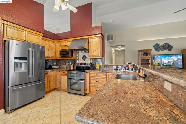 19891 Apple Valley Dr, Sonora, CA 95370