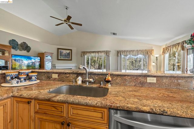 19891 Apple Valley Dr, Sonora, CA 95370