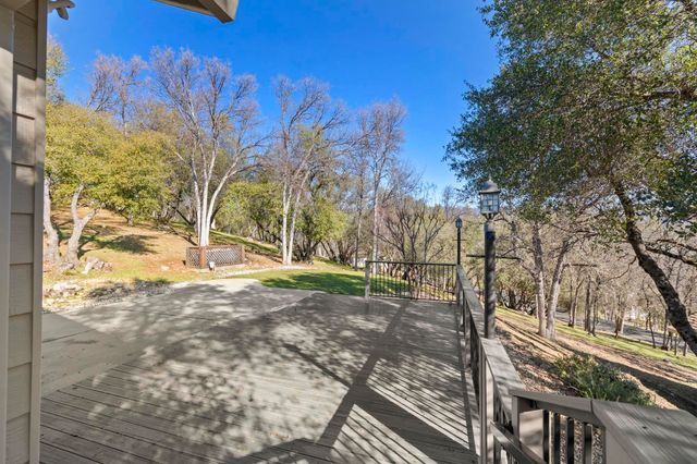 19891 Apple Valley Dr, Sonora, CA 95370