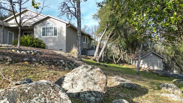 19891 Apple Valley Dr, Sonora, CA 95370