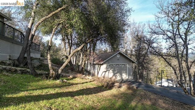 19891 Apple Valley Dr, Sonora, CA 95370