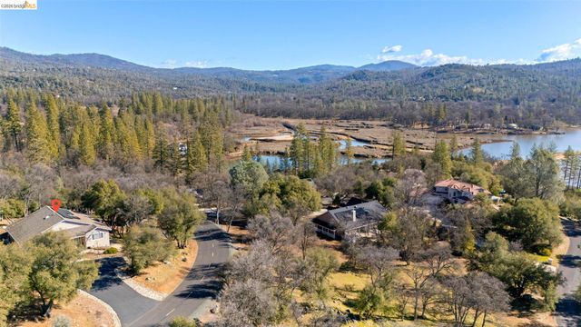 19891 Apple Valley Dr, Sonora, CA 95370