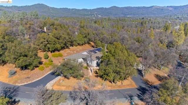 19891 Apple Valley Dr, Sonora, CA 95370