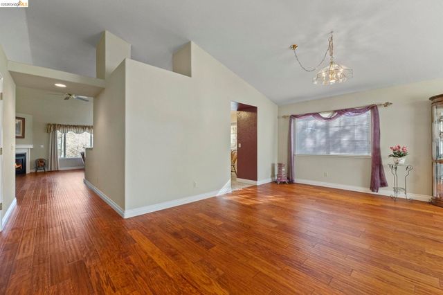 19891 Apple Valley Dr, Sonora, CA 95370