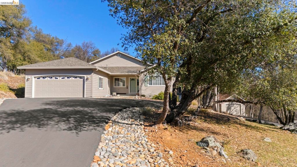 19891 Apple Valley Dr, Sonora, CA 95370