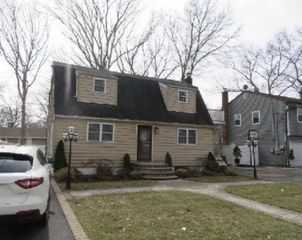 30 Stuyvesant Street, Huntington, NY 11743