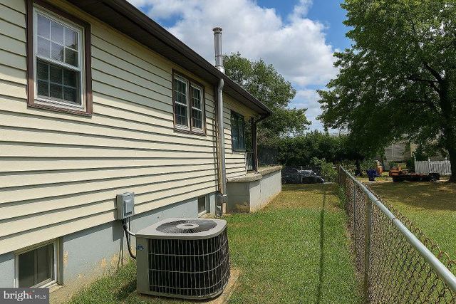 1942 S LOWELL ST, Arlington, VA 22204