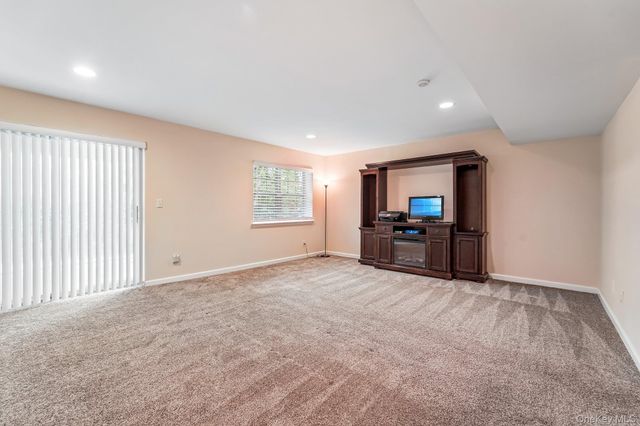186 Sara Lane 7D, Newburgh, NY 12550