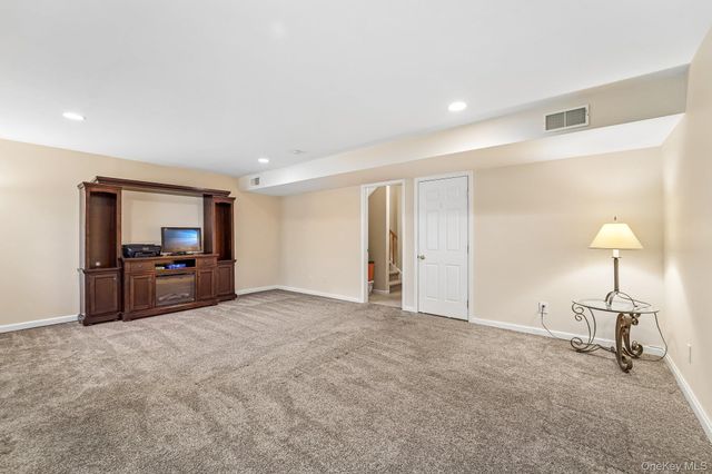 186 Sara Lane 7D, Newburgh, NY 12550