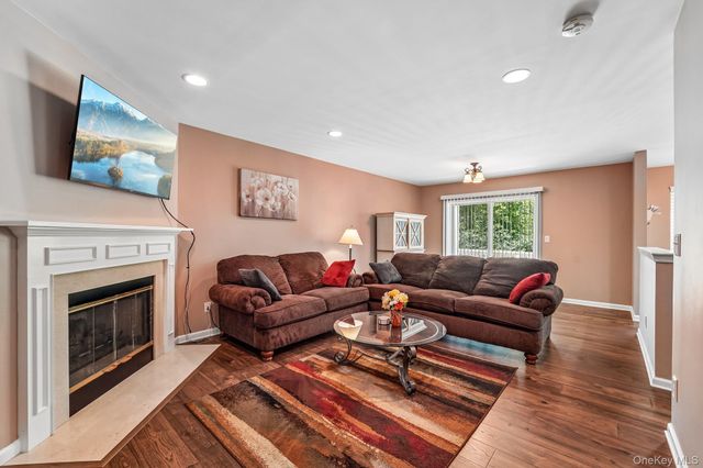 186 Sara Lane 7D, Newburgh, NY 12550