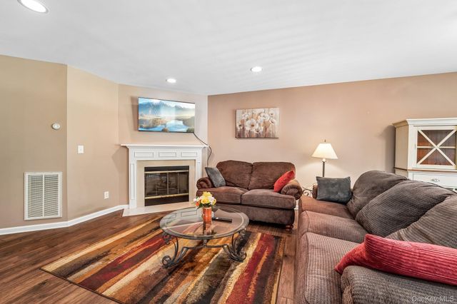 186 Sara Lane 7D, Newburgh, NY 12550