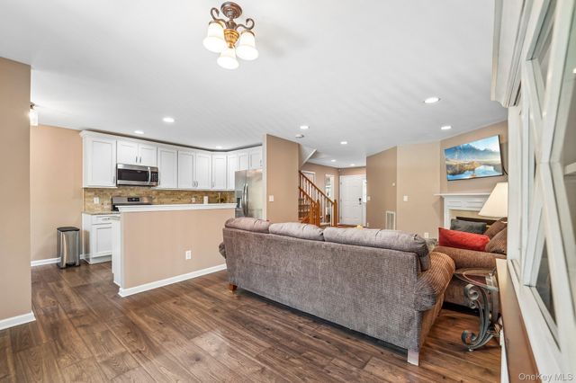 186 Sara Lane 7D, Newburgh, NY 12550