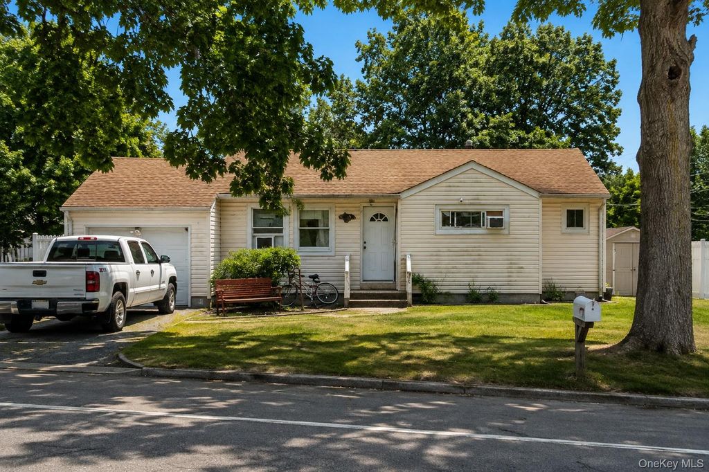 643 Jayne Boulevard, Port Jefferson Station, NY 11776