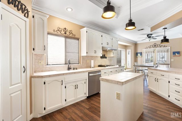 9912 MONA LISA LANE, Bakersfield, CA 93312