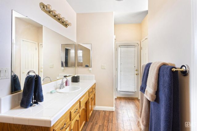 9912 MONA LISA LANE, Bakersfield, CA 93312