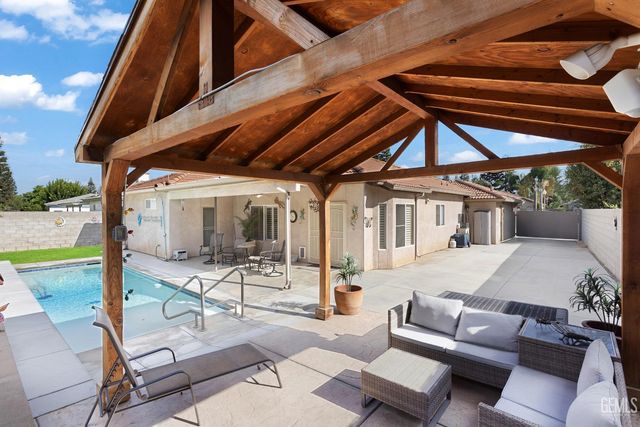 9912 MONA LISA LANE, Bakersfield, CA 93312