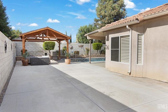 9912 MONA LISA LANE, Bakersfield, CA 93312