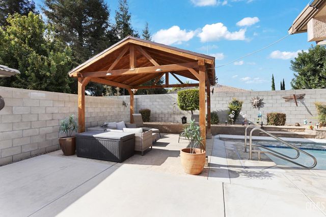 9912 MONA LISA LANE, Bakersfield, CA 93312