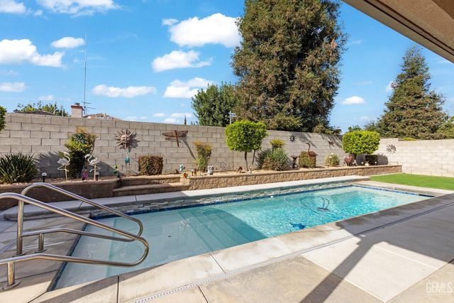 9912 MONA LISA LANE, Bakersfield, CA 93312