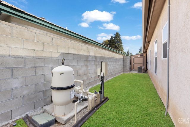 9912 MONA LISA LANE, Bakersfield, CA 93312