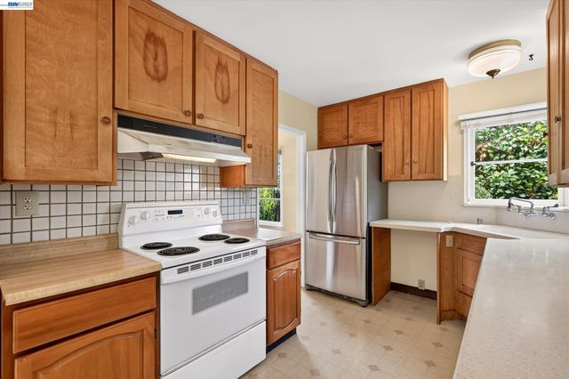 1075 Durant Ave, San Leandro, CA 94577