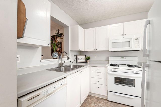 4087 Parkcove Drive, 23C, Columbus, OH 43230
