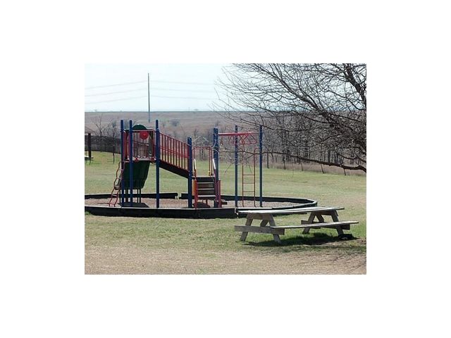 196 Dodge City Trail, Newark, TX 76071