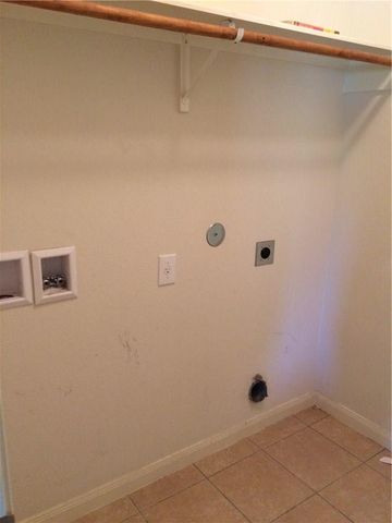 196 Dodge City Trail, Newark, TX 76071