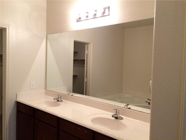 196 Dodge City Trail, Newark, TX 76071