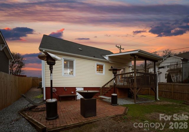 1424 Nandina Street, Charlotte, NC 28205