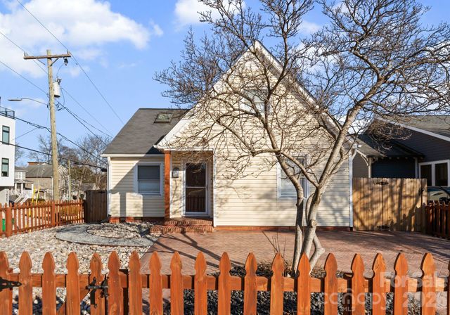 1424 Nandina Street, Charlotte, NC 28205