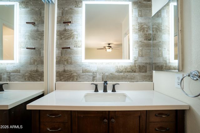 3131 W DONALD Drive, Phoenix, AZ 85027